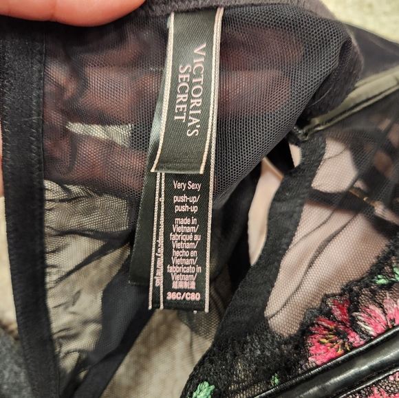 Victoria's secret very sexy push up floral embroidered  top size 36C NWOT - Picture 3 of 3